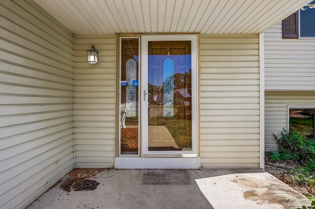 2164 Mcafee Cir, Saint Paul MN  55109-2511 exterior