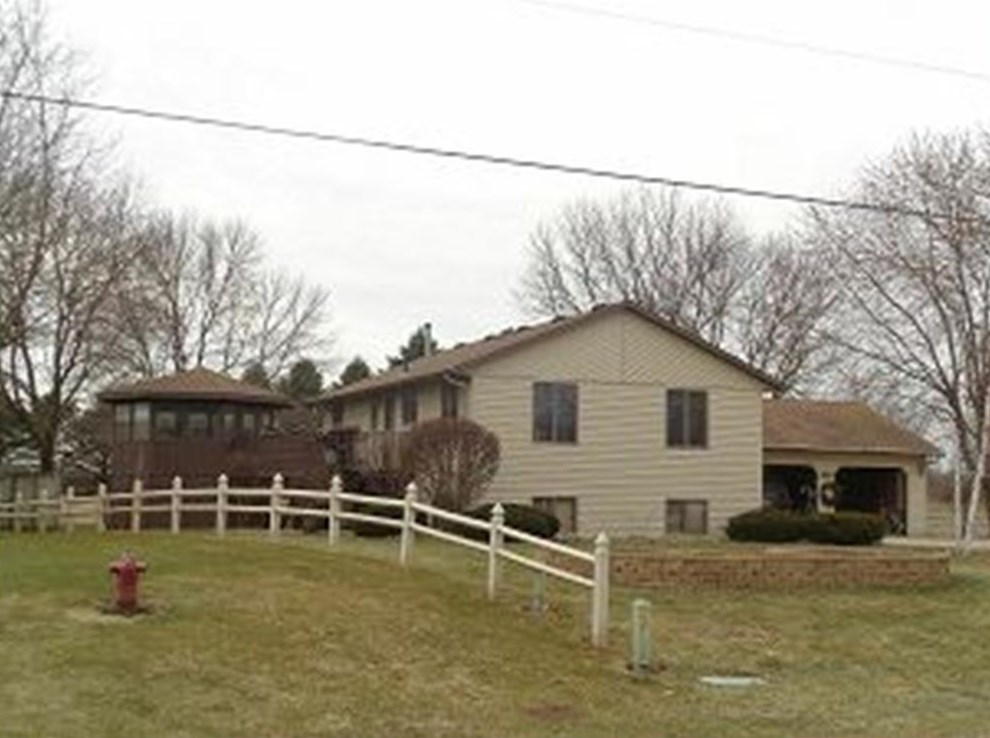 1790 Glynview Trl, Faribault MN  55021-7061 exterior