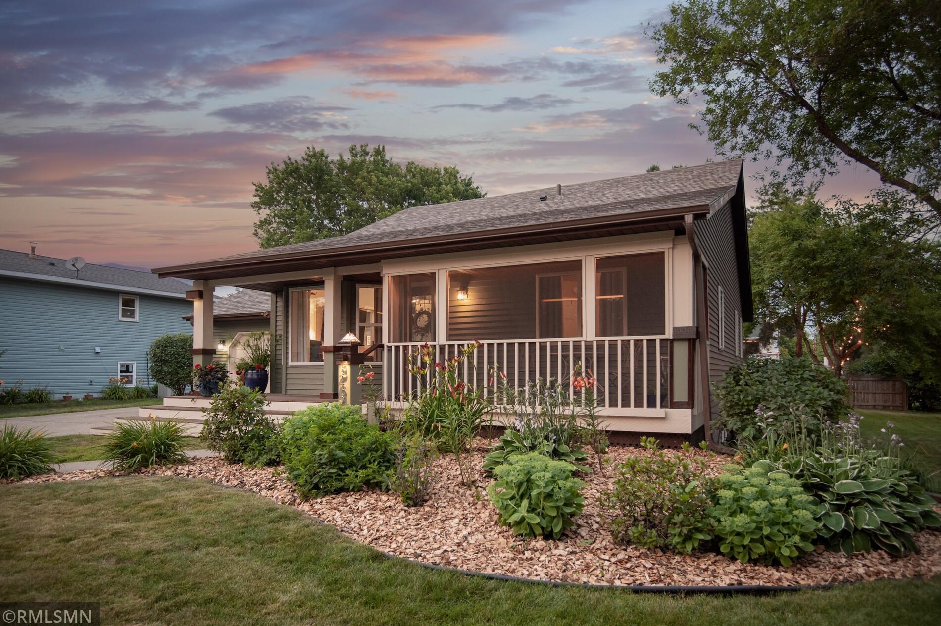8289 Jensen Ave, Cottage Grove, MN 55016-3481