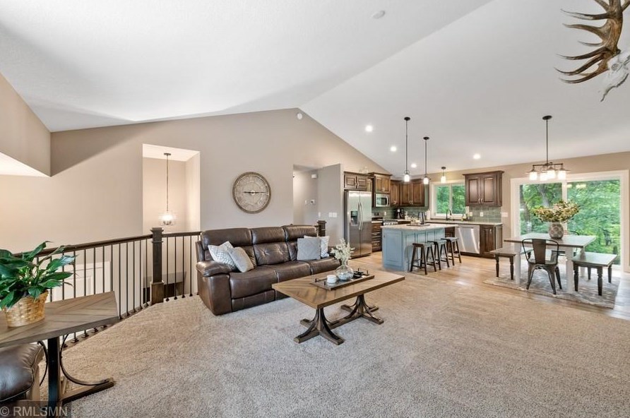 3250 Riverbank Dr, Isanti MN  55040-4336 exterior