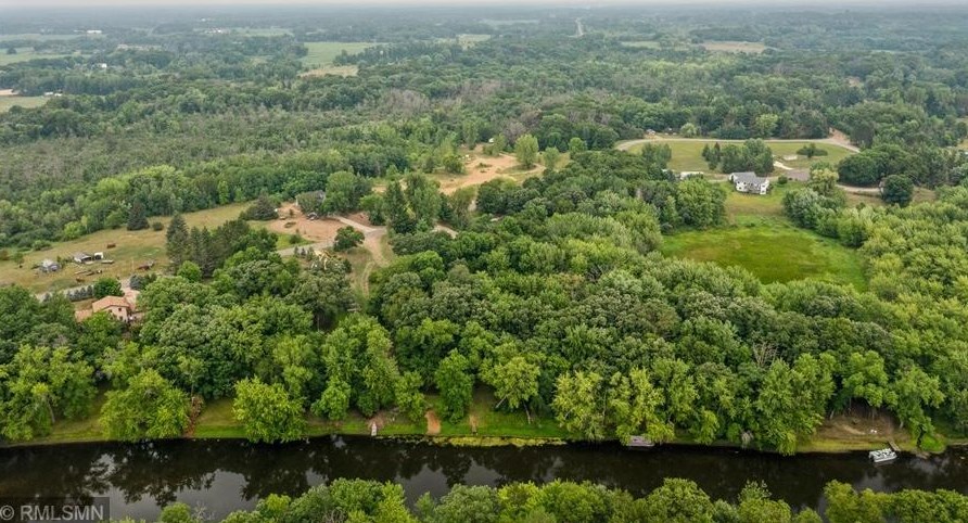 3250 Riverbank Dr, Isanti MN  55040-4336 exterior