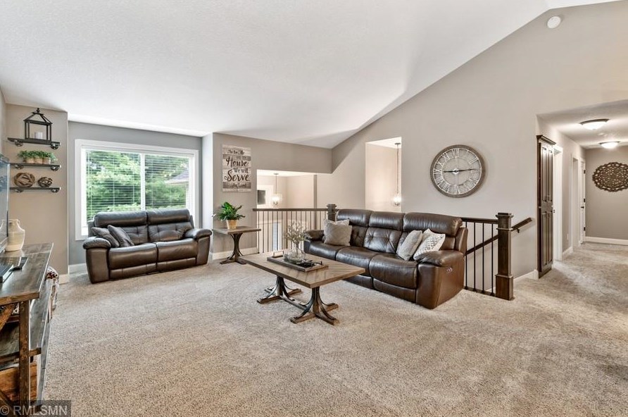 3250 Riverbank Dr, Isanti MN  55040-4336 exterior