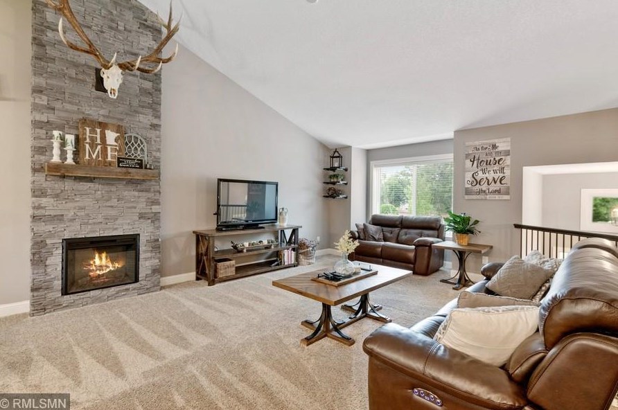 3250 Riverbank Dr, Isanti MN  55040-4336 exterior