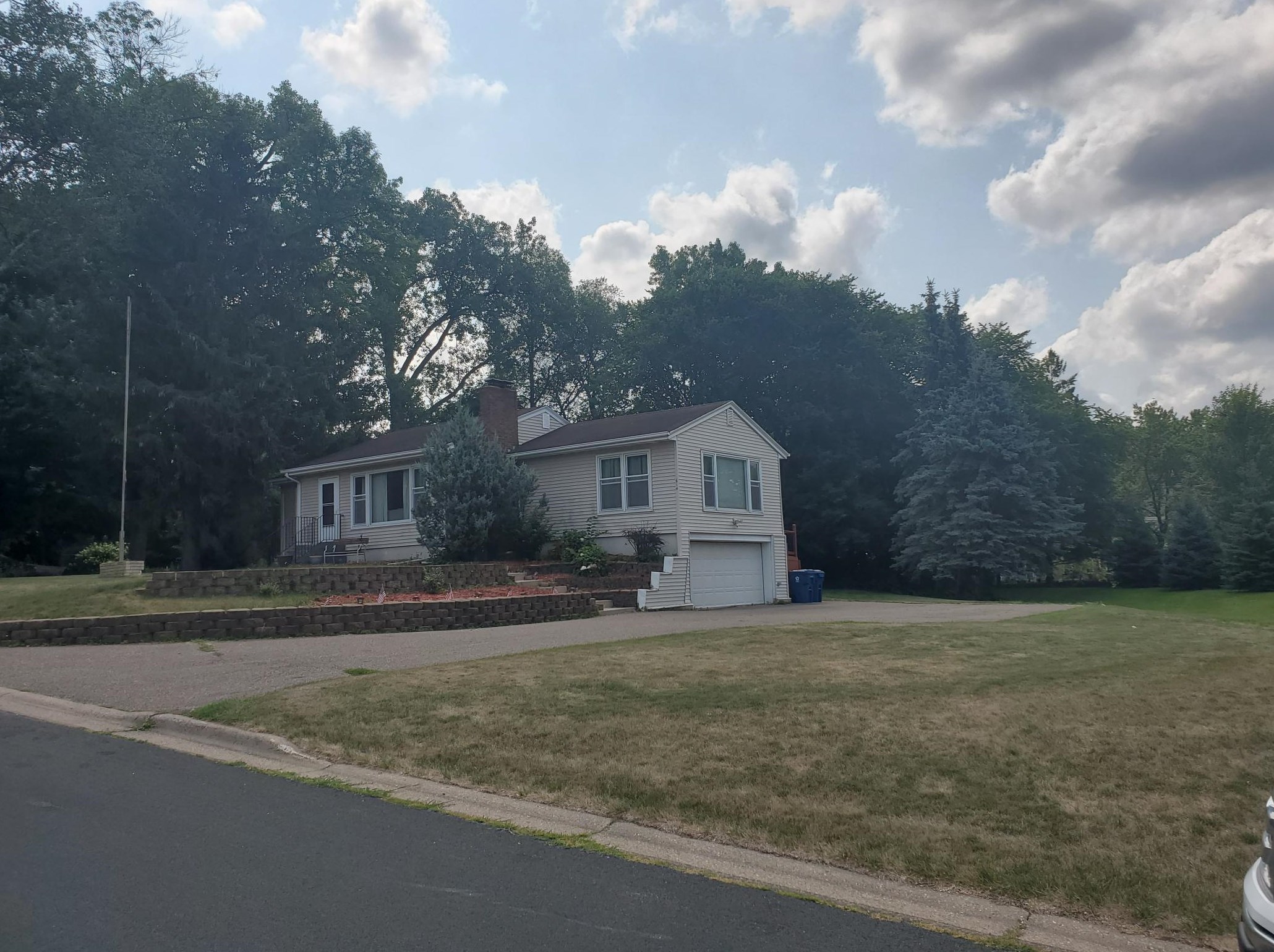 614 Butler Ave, Saint Paul MN  55118-1815 exterior