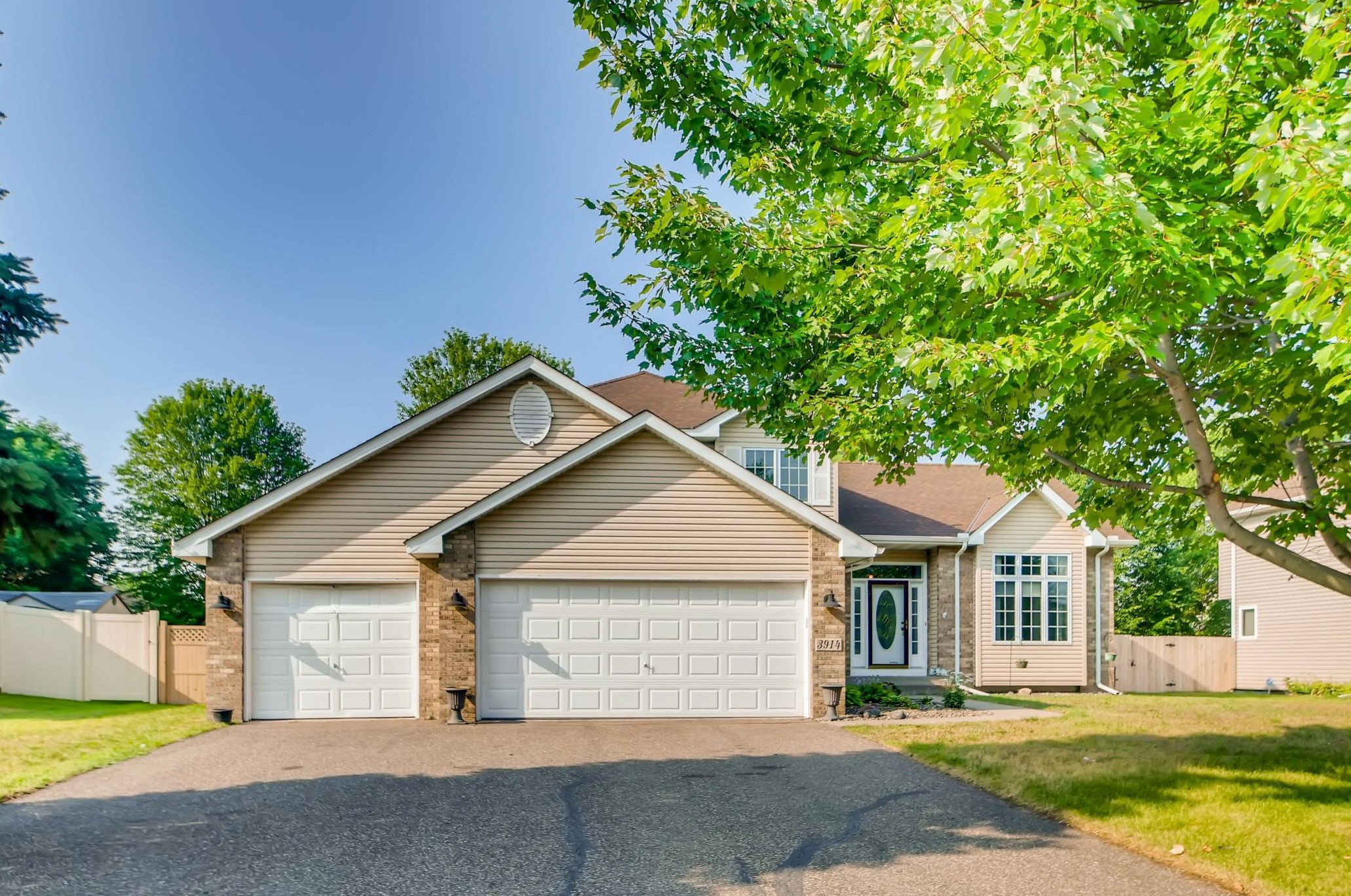 3914 Globe Flower Cir, Minneapolis, MN 55443-1535