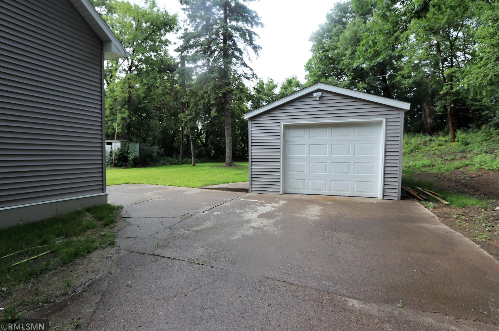 1475 Pacific St, Saint Paul MN  55106-6512 exterior