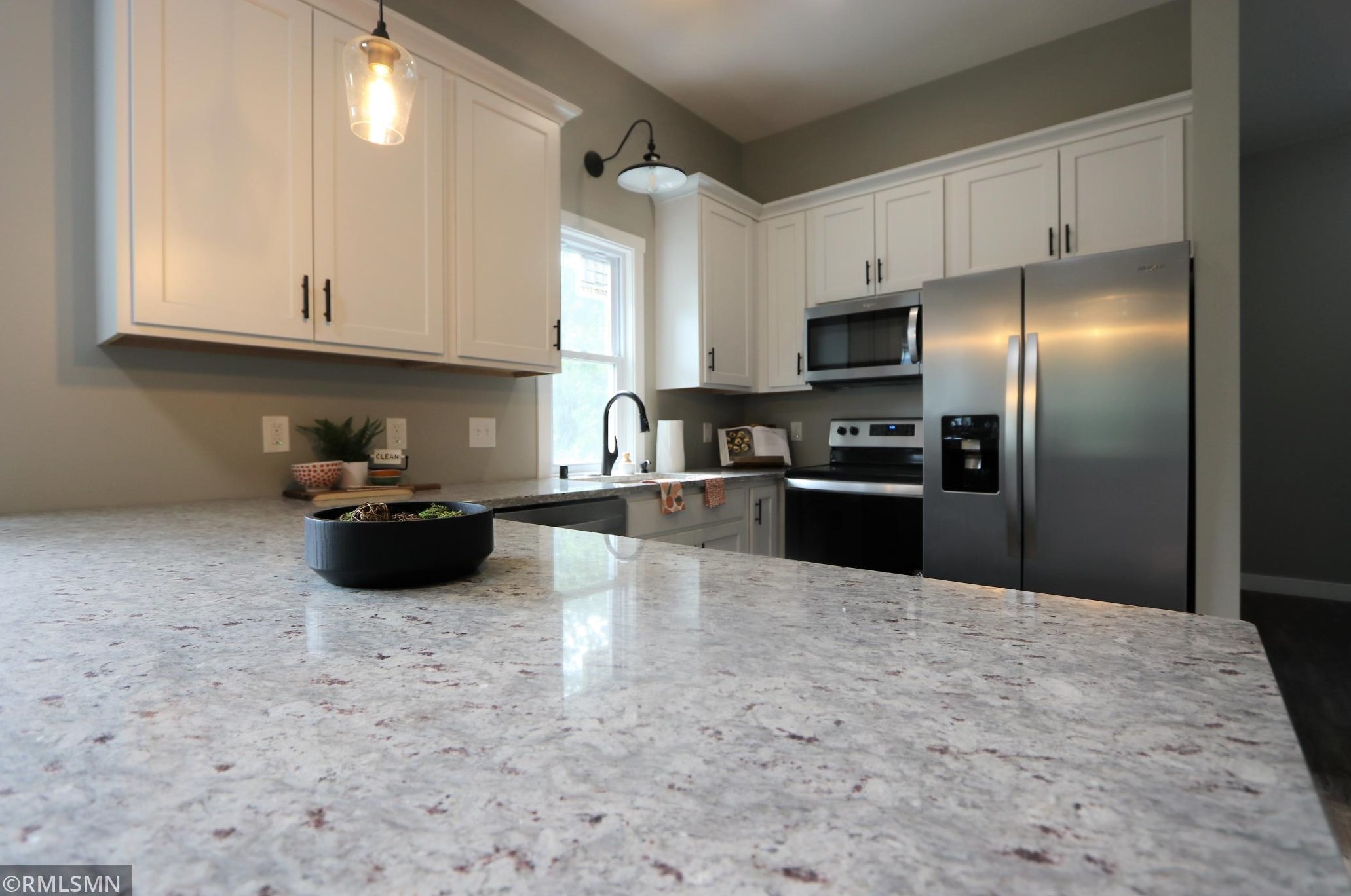 1475 Pacific St, Saint Paul MN  55106-6512 exterior