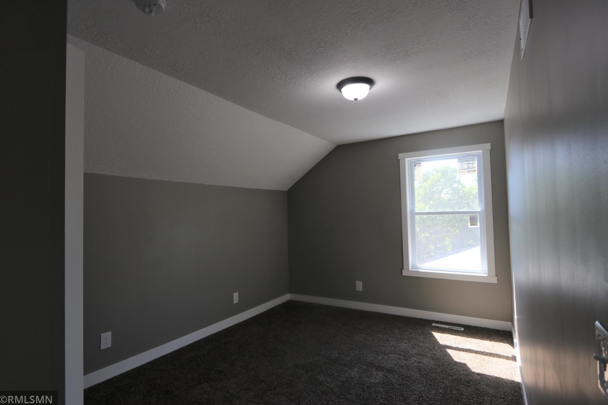 1475 Pacific St, Saint Paul MN  55106-6512 exterior