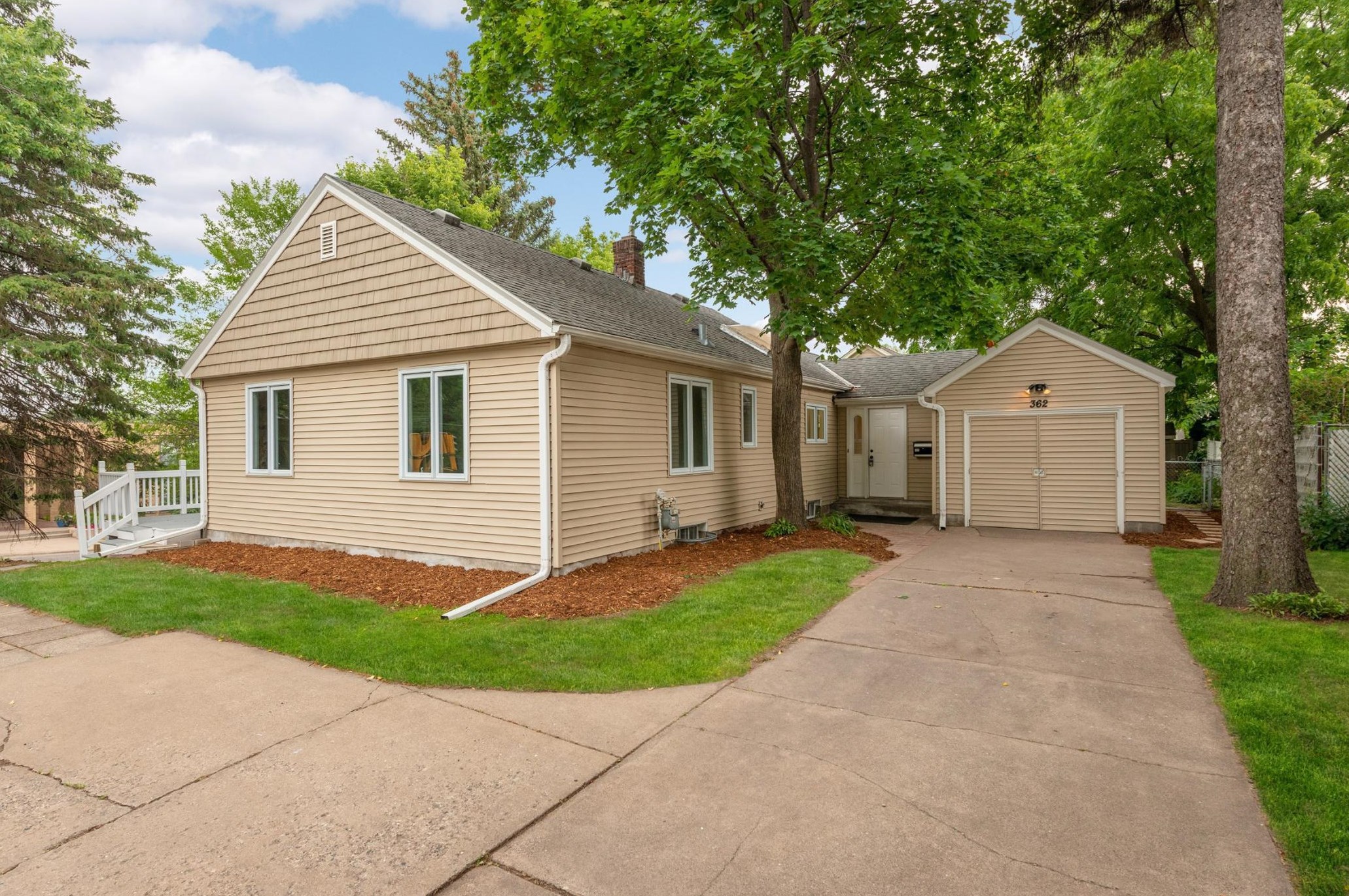 362 Lexington Pkwy, Saint Paul MN  55105-2963 exterior