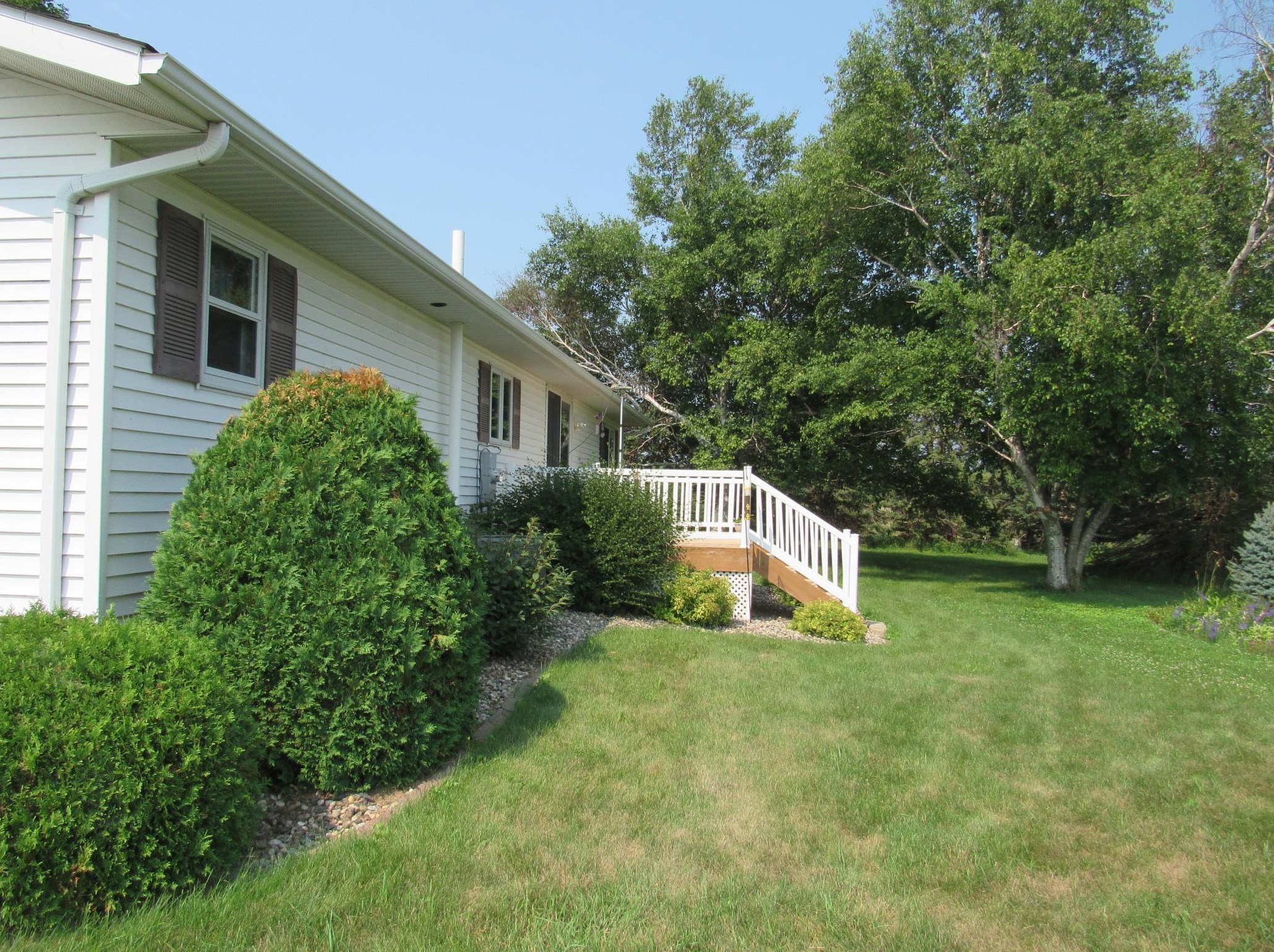401 10th St, Elmore, MN 56027