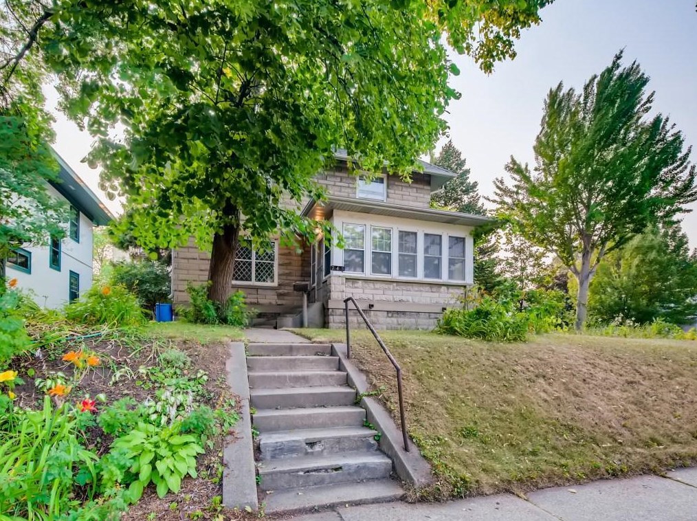245 Hamline Ave, Saint Paul, MN 55104-5312