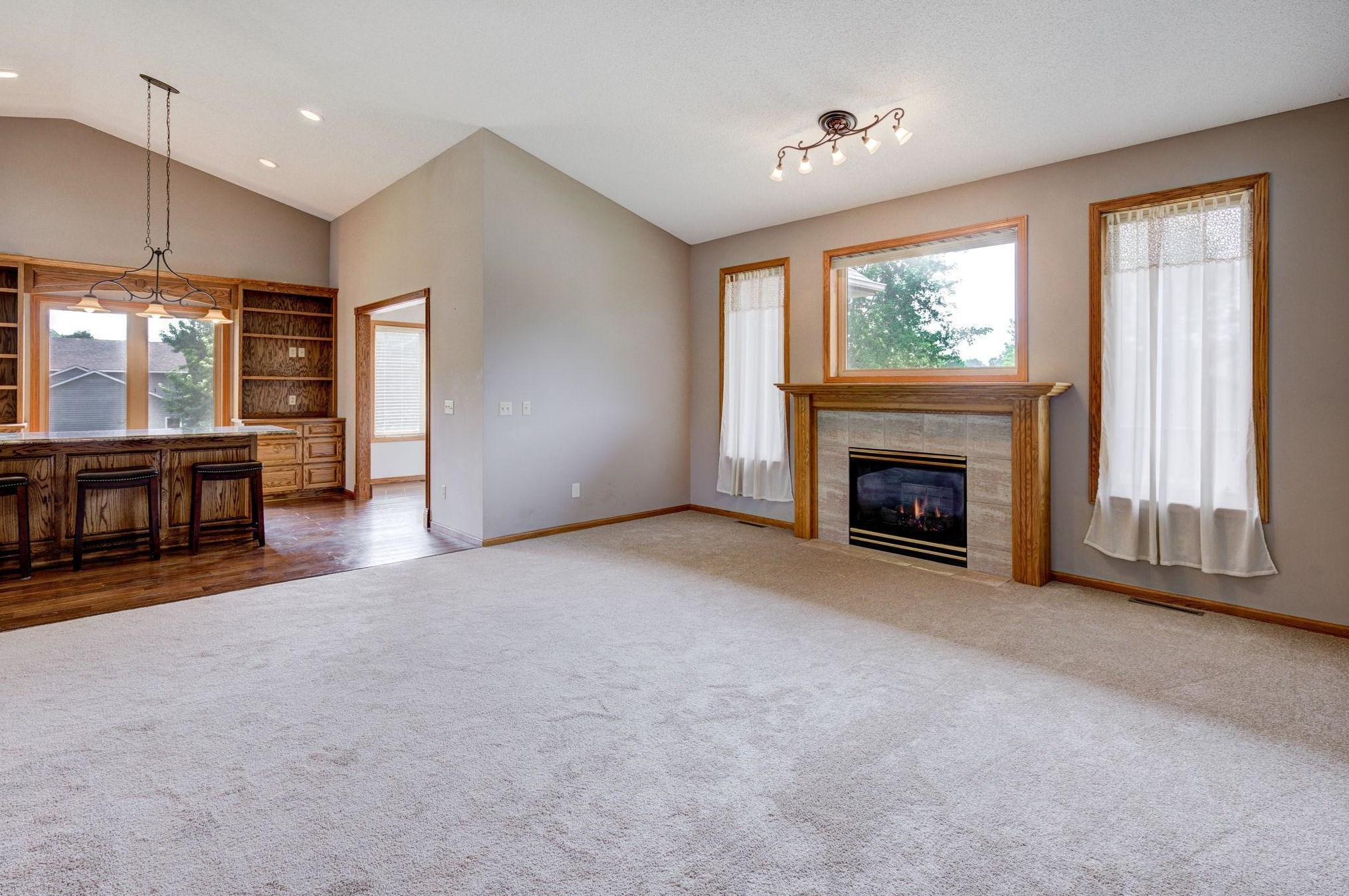 4266 143rd St, Lakeville, MN 55068-3670