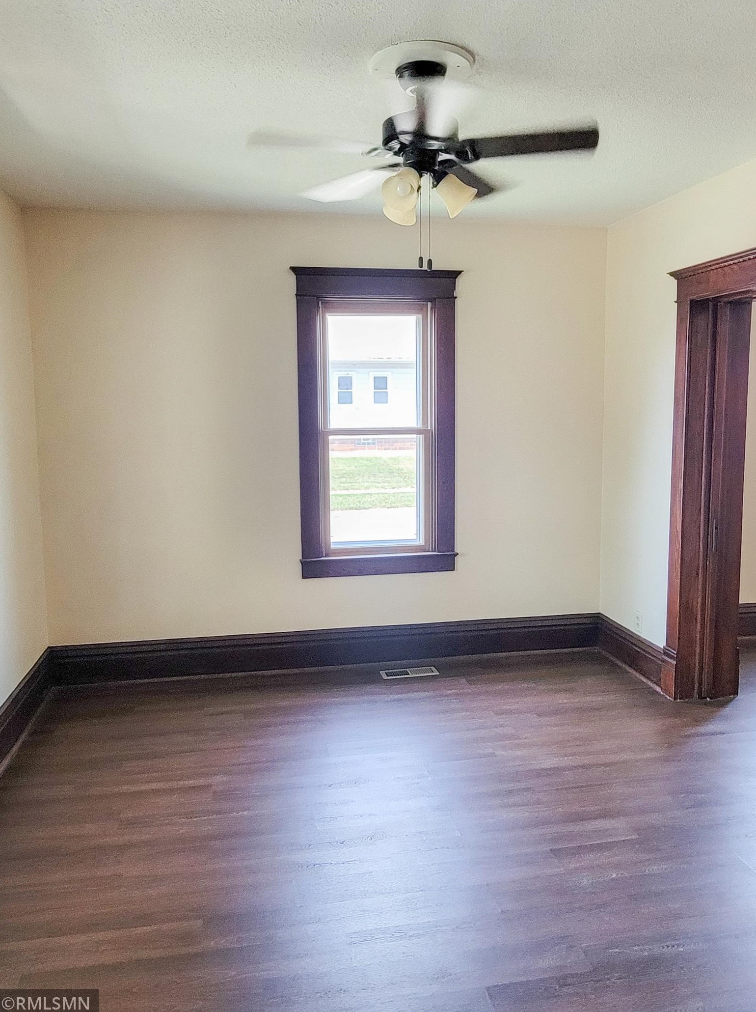 109 E 11th St, Gibbon, MN 55335