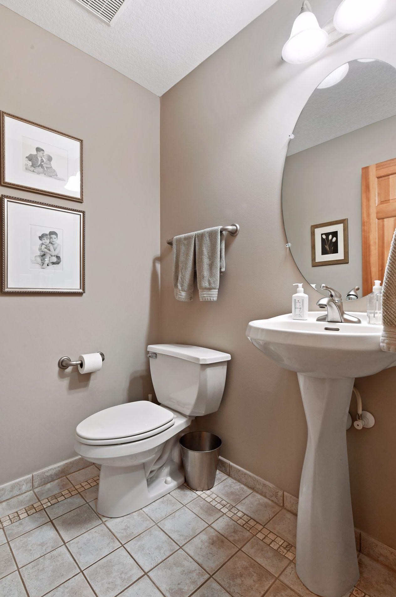 13696 Fenwick Cir, Edina MN 55346-3008 exterior