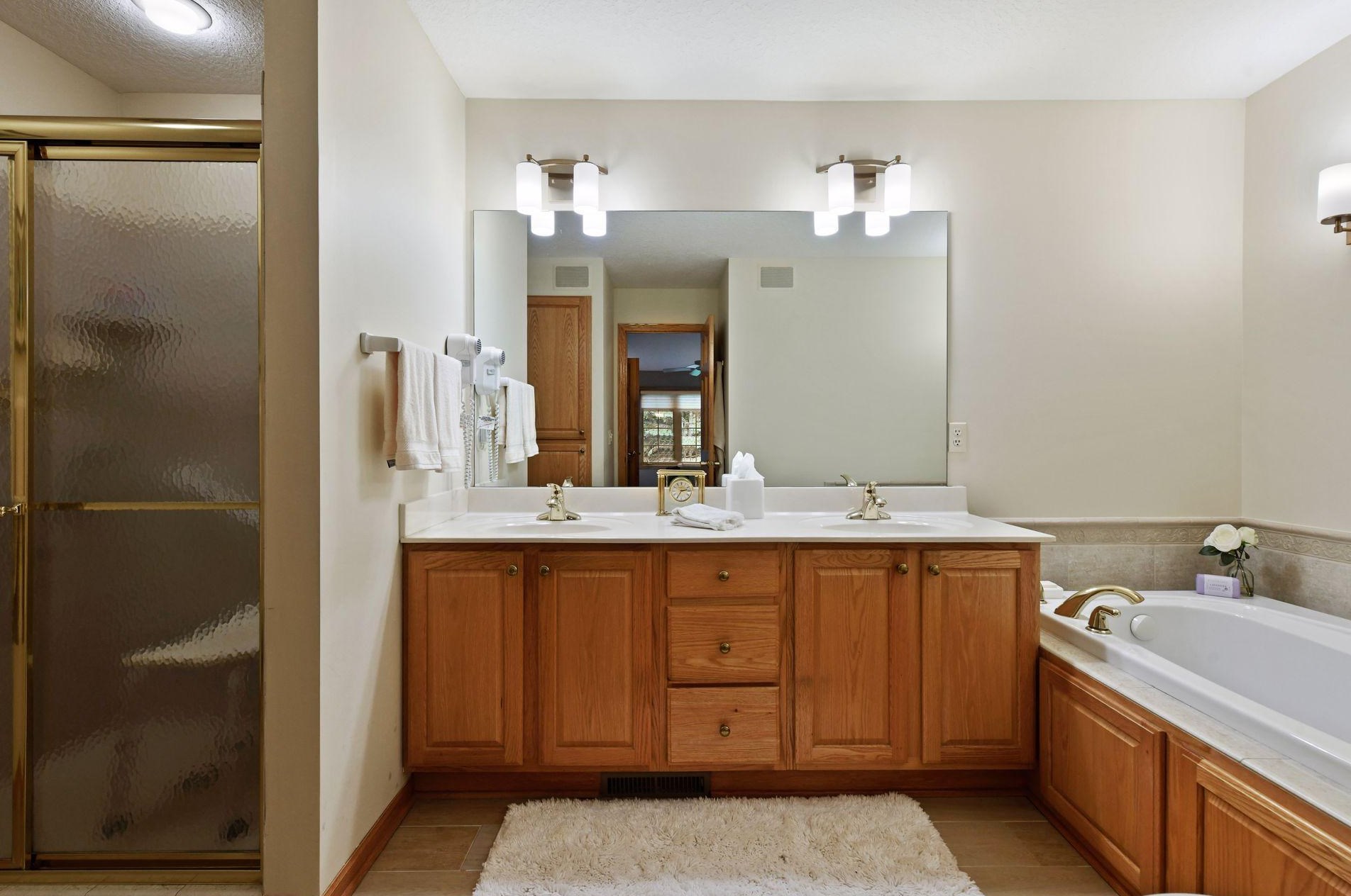 13696 Fenwick Cir, Edina MN 55346-3008 exterior