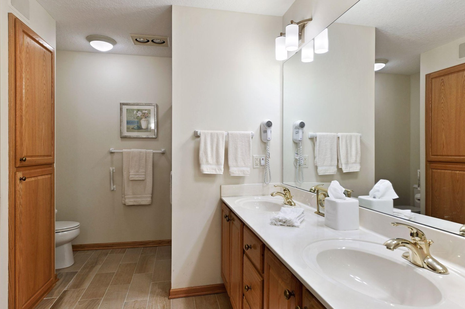 13696 Fenwick Cir, Edina MN 55346-3008 exterior