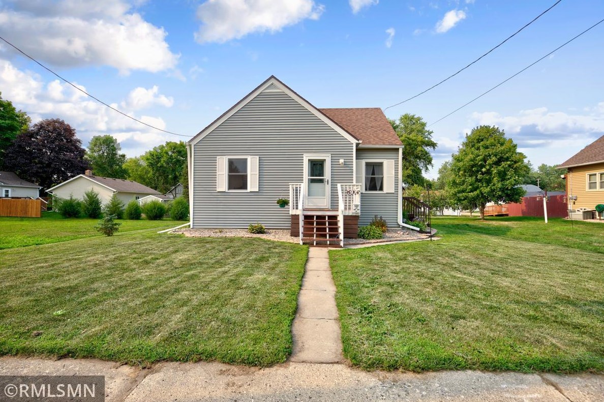305 Oak Ave Se, Montgomery, MN 56069