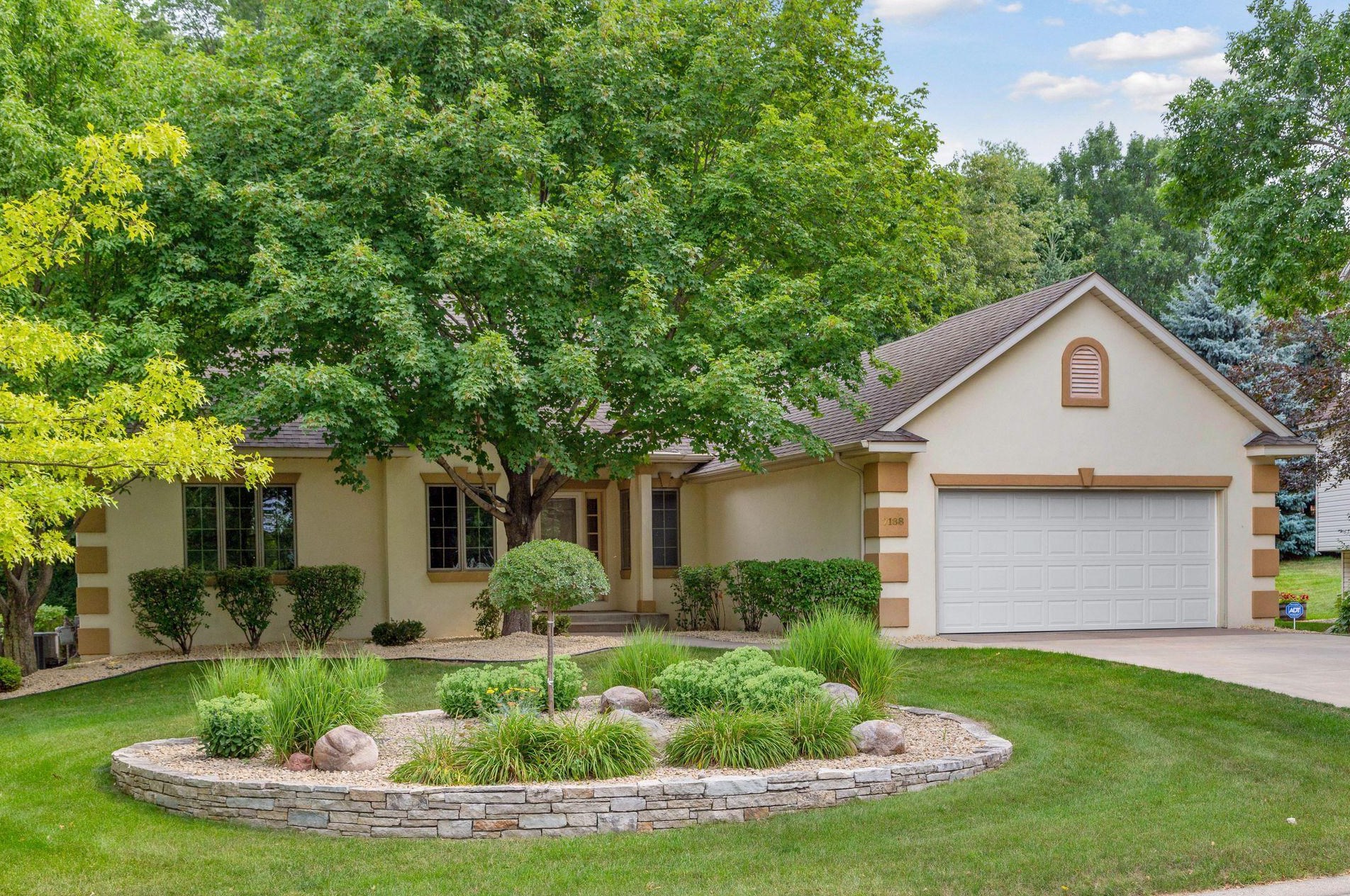 7188 Amberwood Ln, Prior Lake, MN 55378