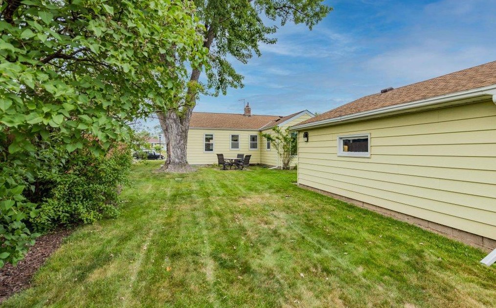 1638 Sherwood Ave, Saint Paul MN  55106-2214 exterior