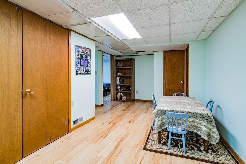 1638 Sherwood Ave, Saint Paul MN  55106-2214 exterior