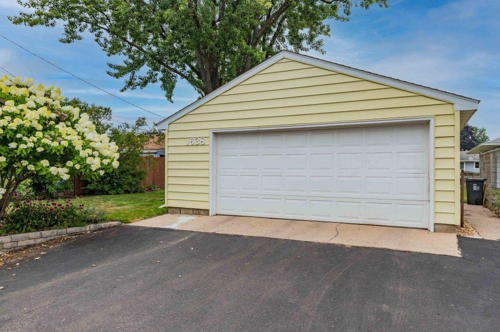 1638 Sherwood Ave, Saint Paul MN  55106-2214 exterior