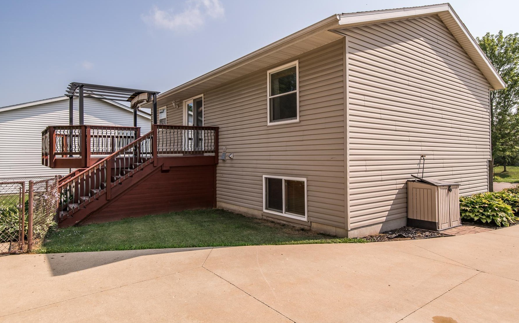 715 50th Ave, Rochester, MN 55906-1811