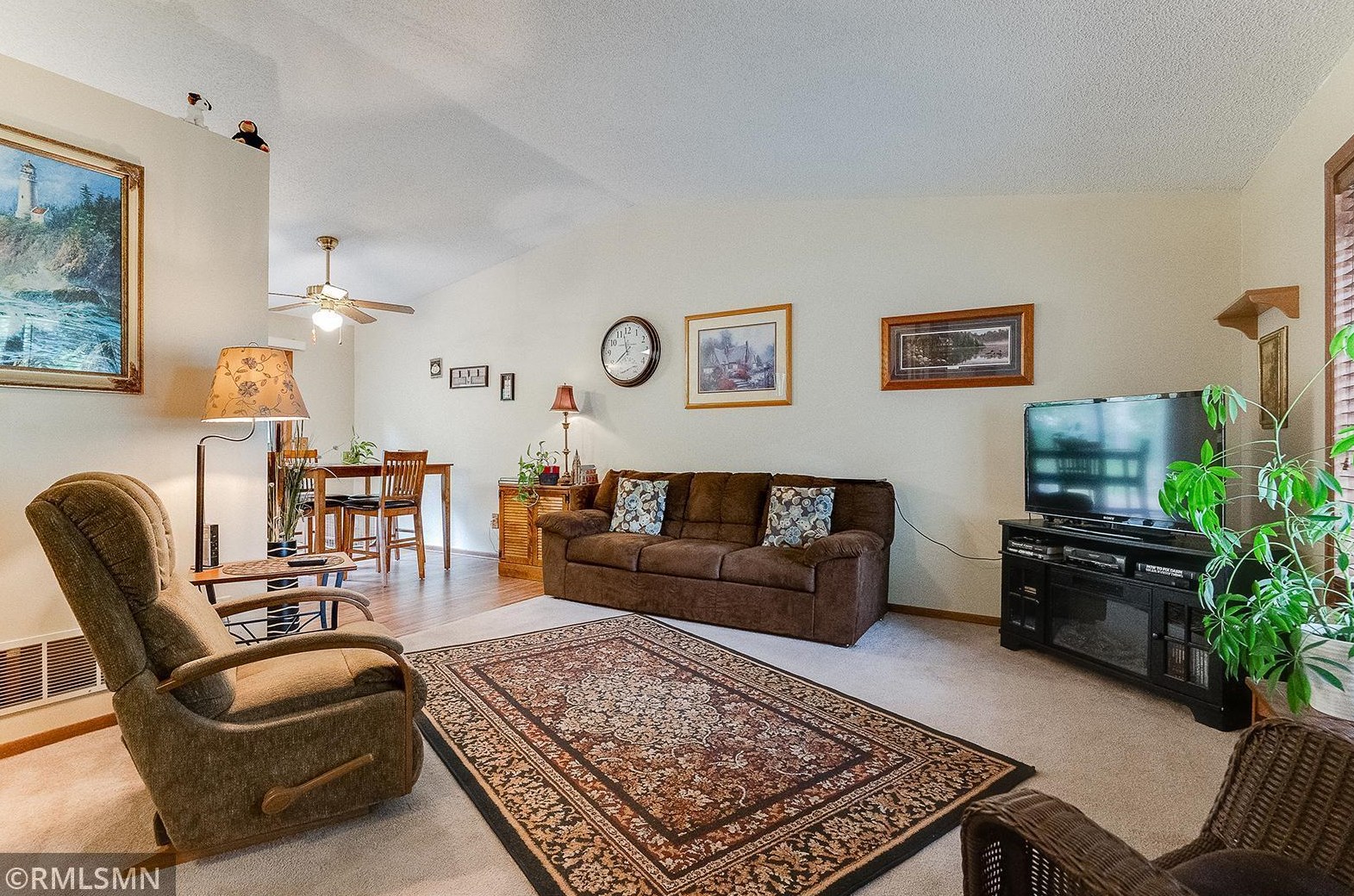 9789 Heath Ave, Cottage Grove, MN 55016-3829