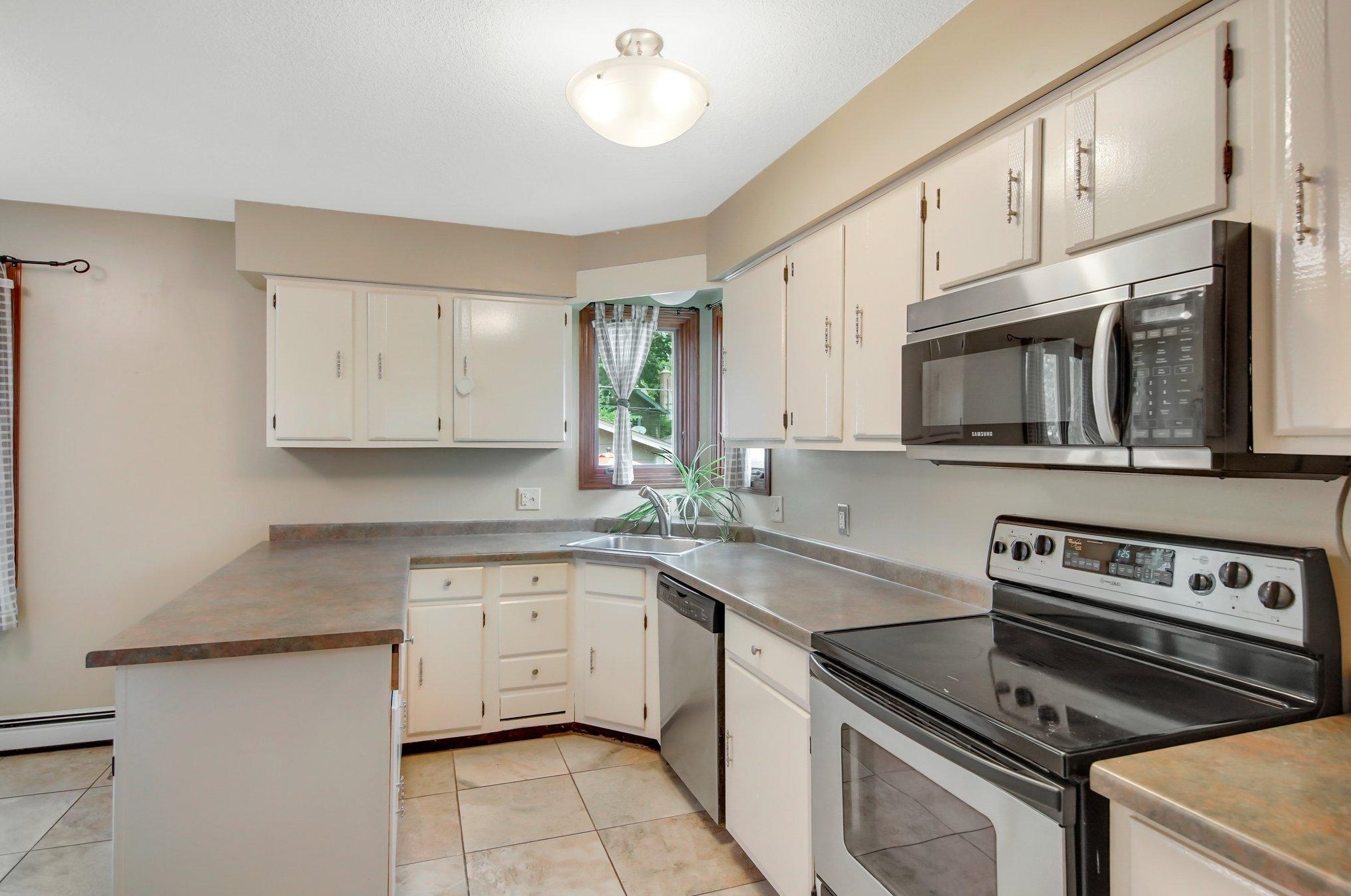 1447 Portland Ave, Saint Paul MN  55104-6812 exterior
