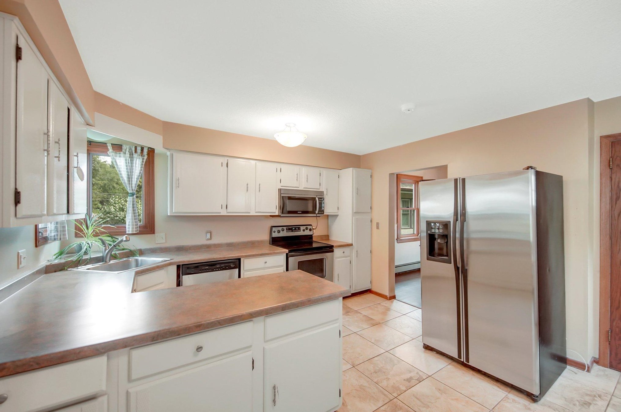 1447 Portland Ave, Saint Paul MN  55104-6812 exterior