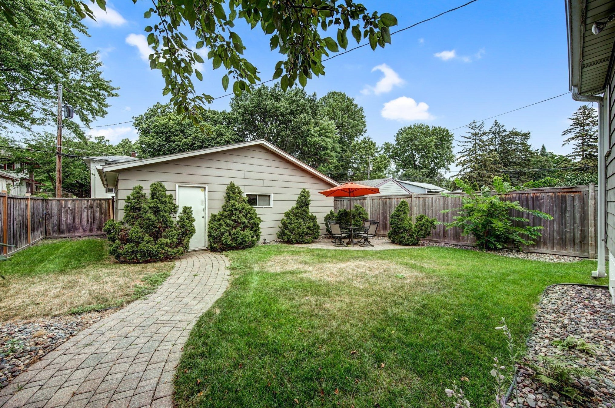 1447 Portland Ave, Saint Paul MN  55104-6812 exterior