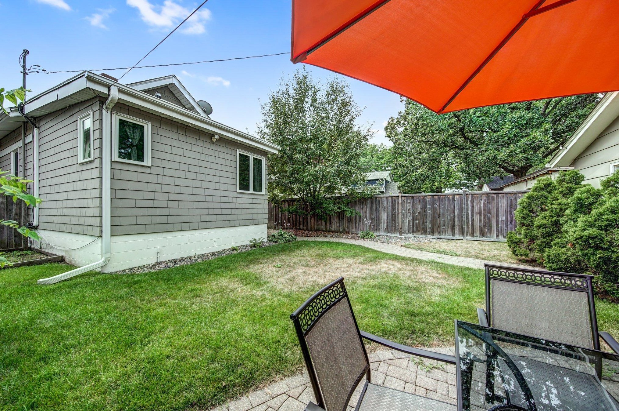 1447 Portland Ave, Saint Paul MN  55104-6812 exterior