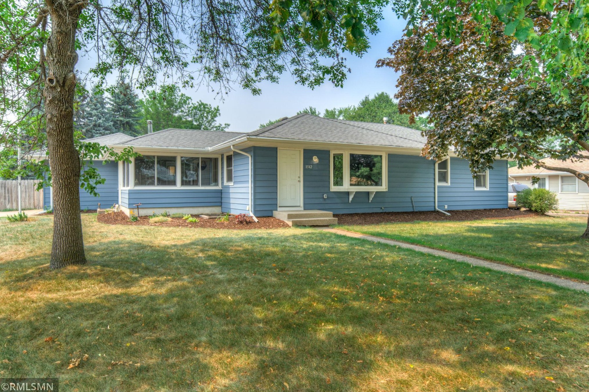 8542 Greystone Ave, Cottage Grove, MN 55016-4804