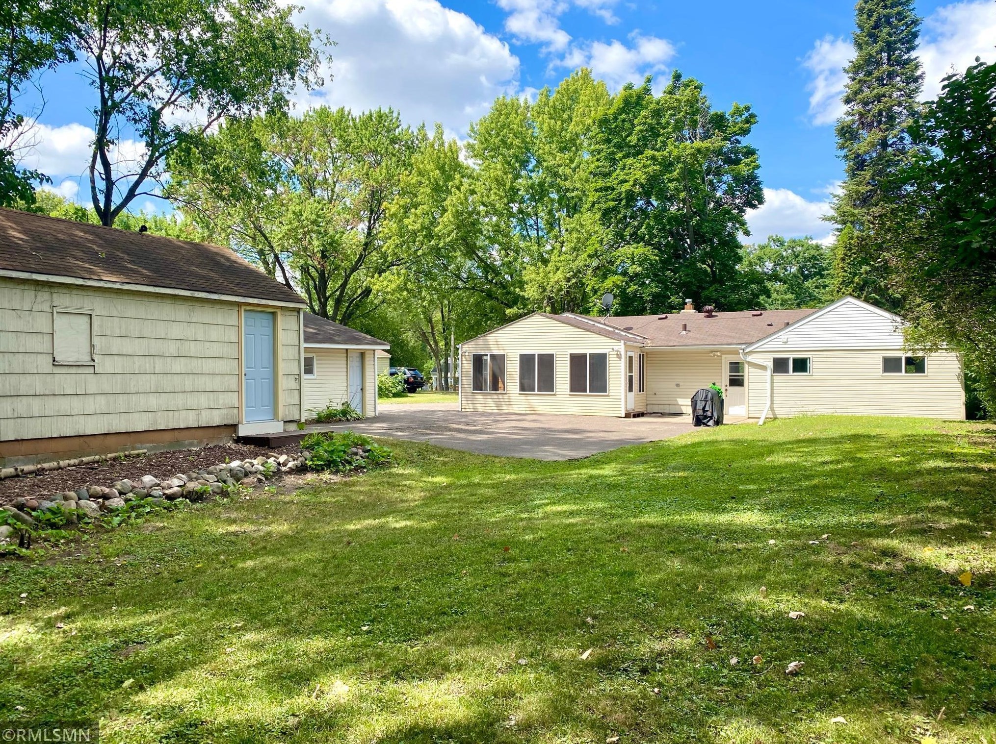 3026 Victoria St, Saint Paul MN  55113-1934 exterior