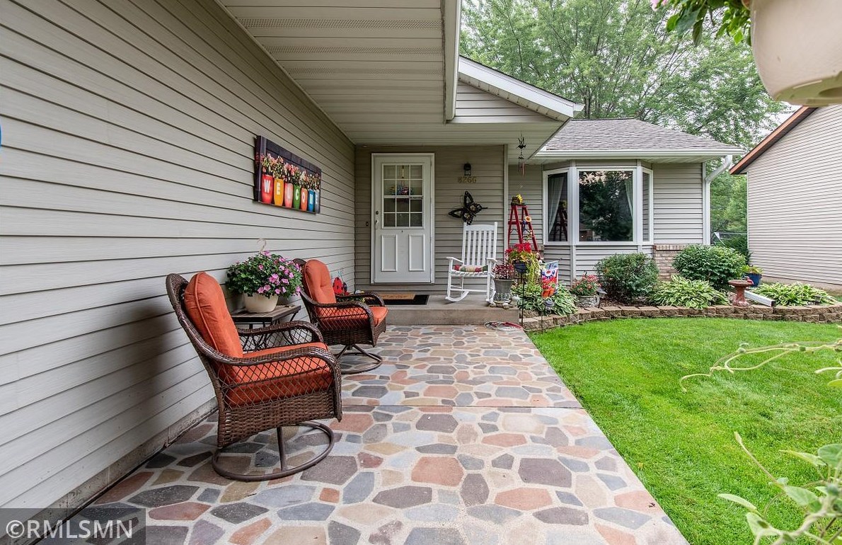 8266 Jensen Ave, Cottage Grove, MN 55016-3480