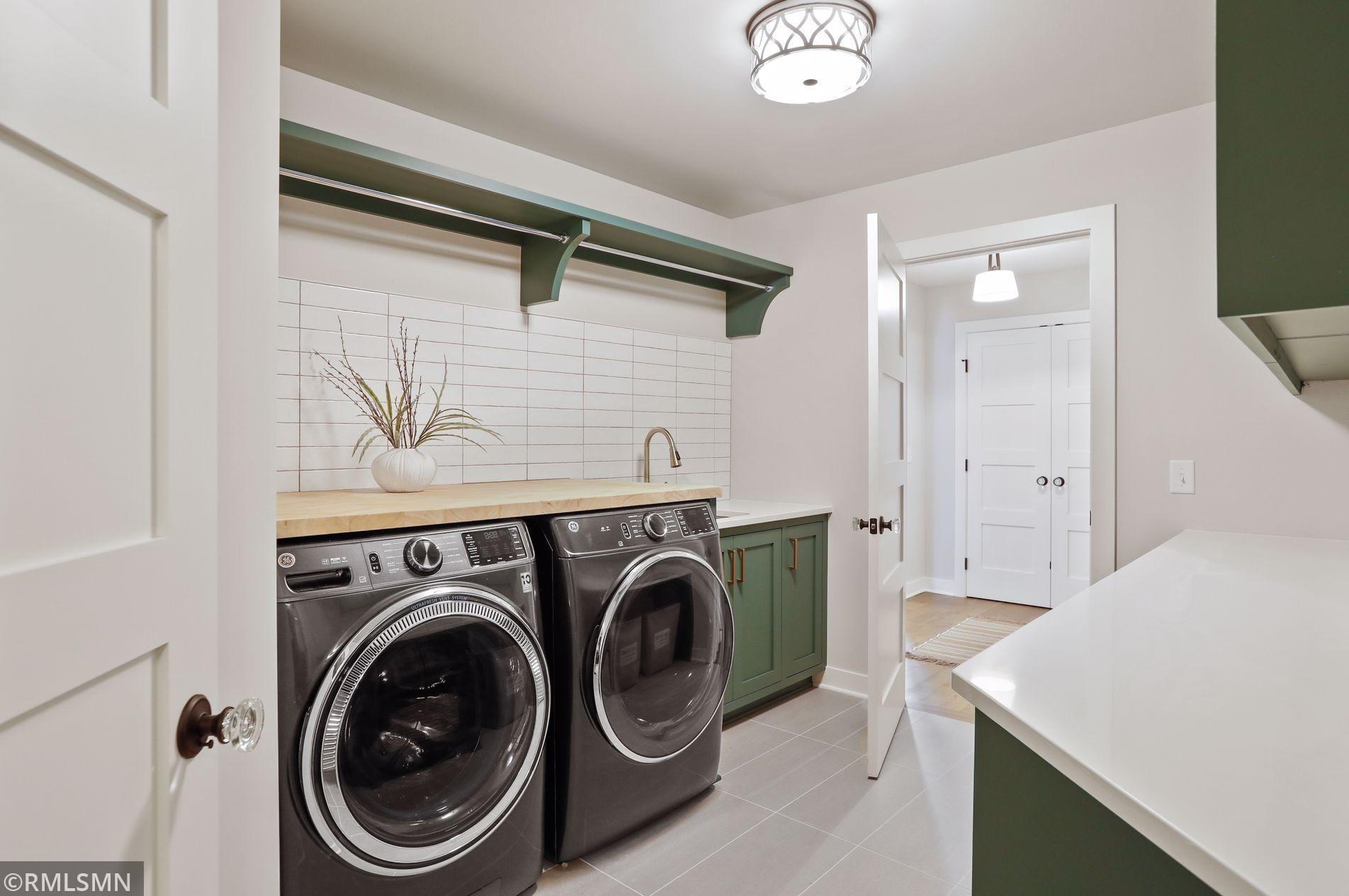 165 Mound Ave, Orono MN  55331-8572 exterior