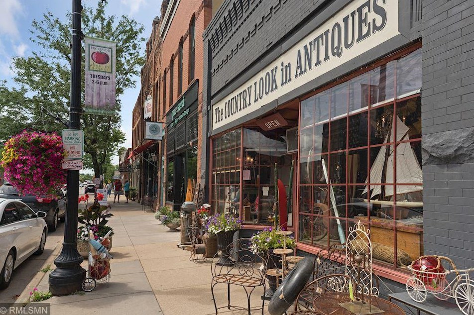 165 Mound Ave, Orono MN  55331-8572 exterior