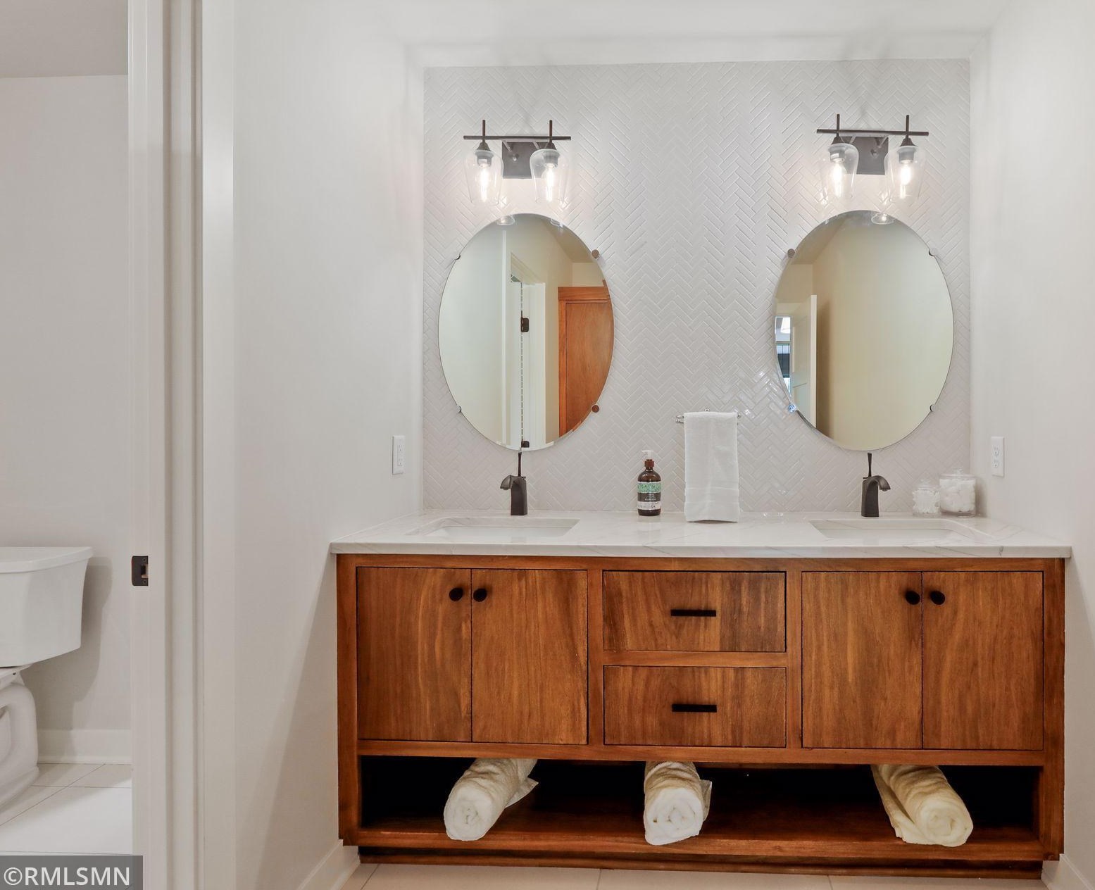 165 Mound Ave, Orono MN  55331-8572 exterior