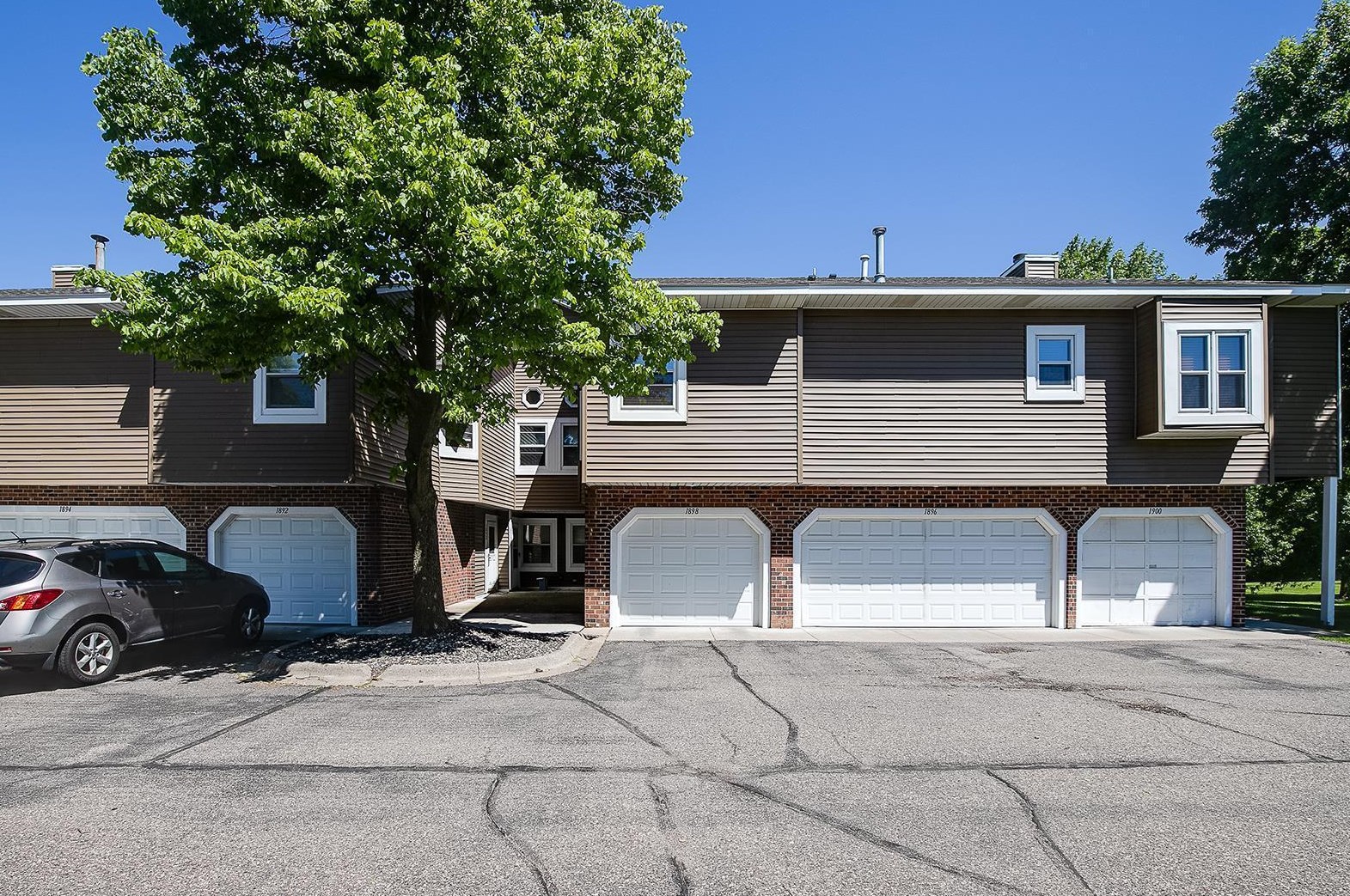 1898 Southpointe Ter, Saint Paul MN  55122-2285 exterior