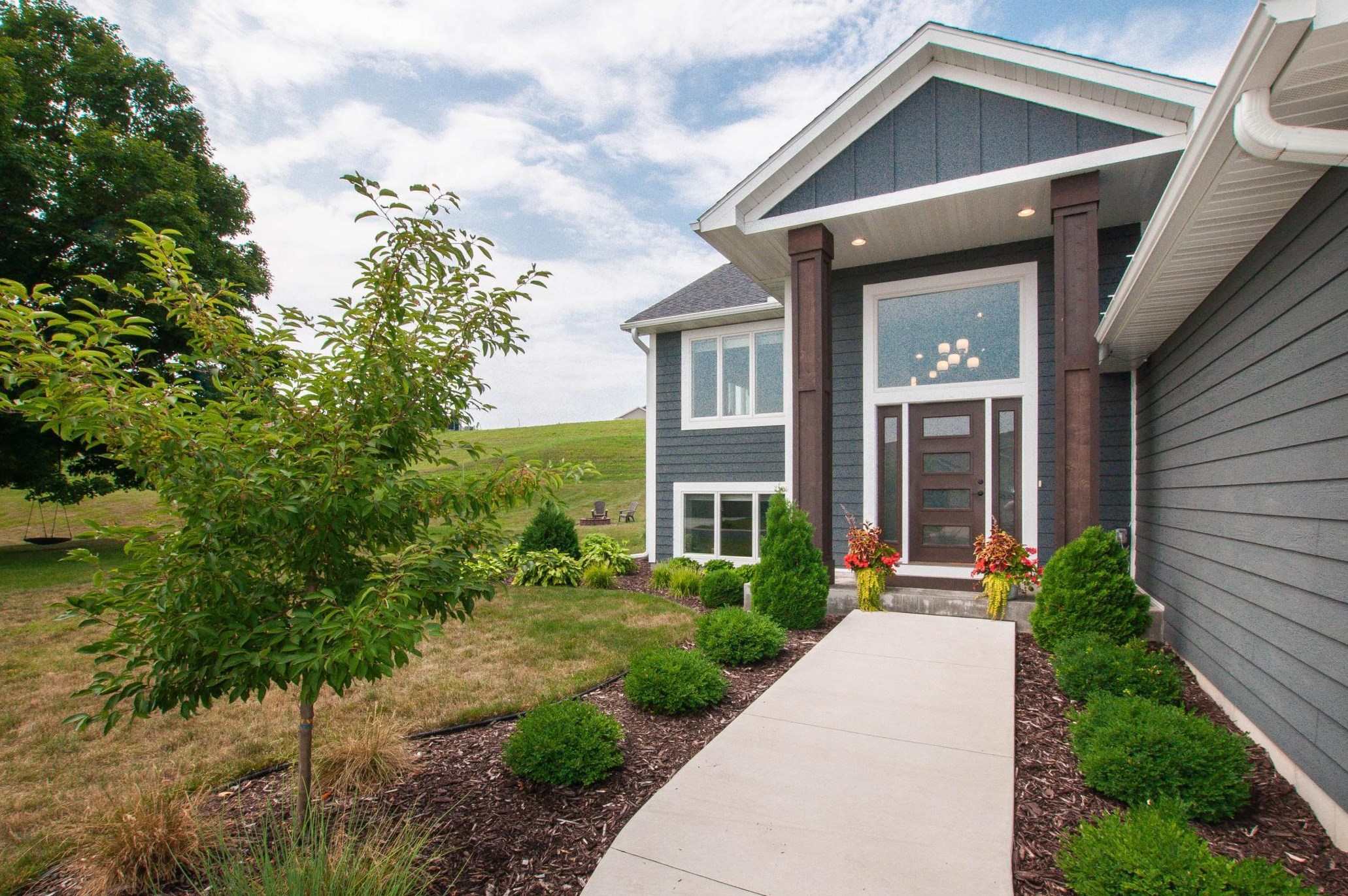 806 Champagne Ct, Pine Island, MN 55963
