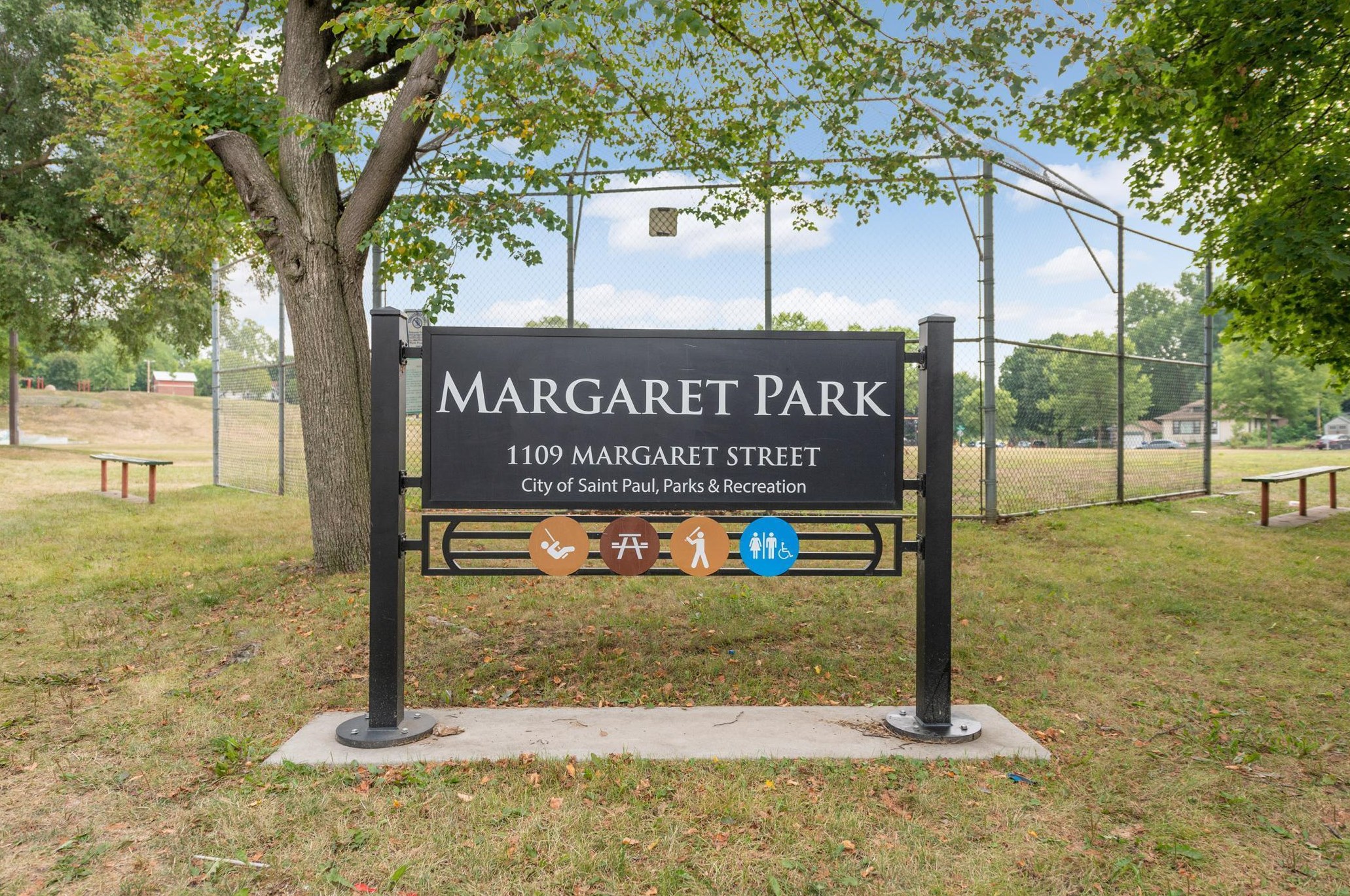 1039 Margaret St, Saint Paul MN  55106-4618 exterior