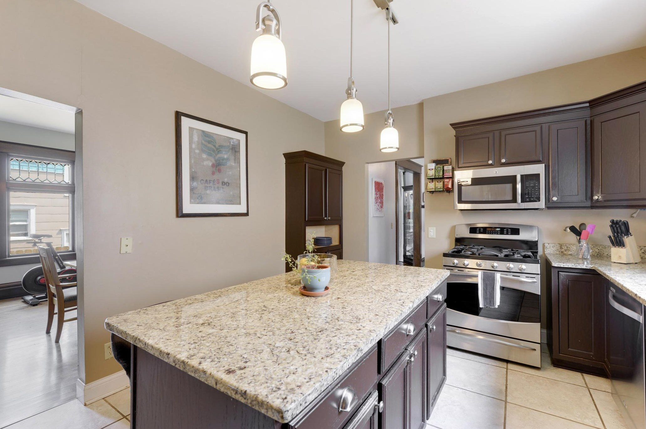1039 Margaret St, Saint Paul MN  55106-4618 exterior