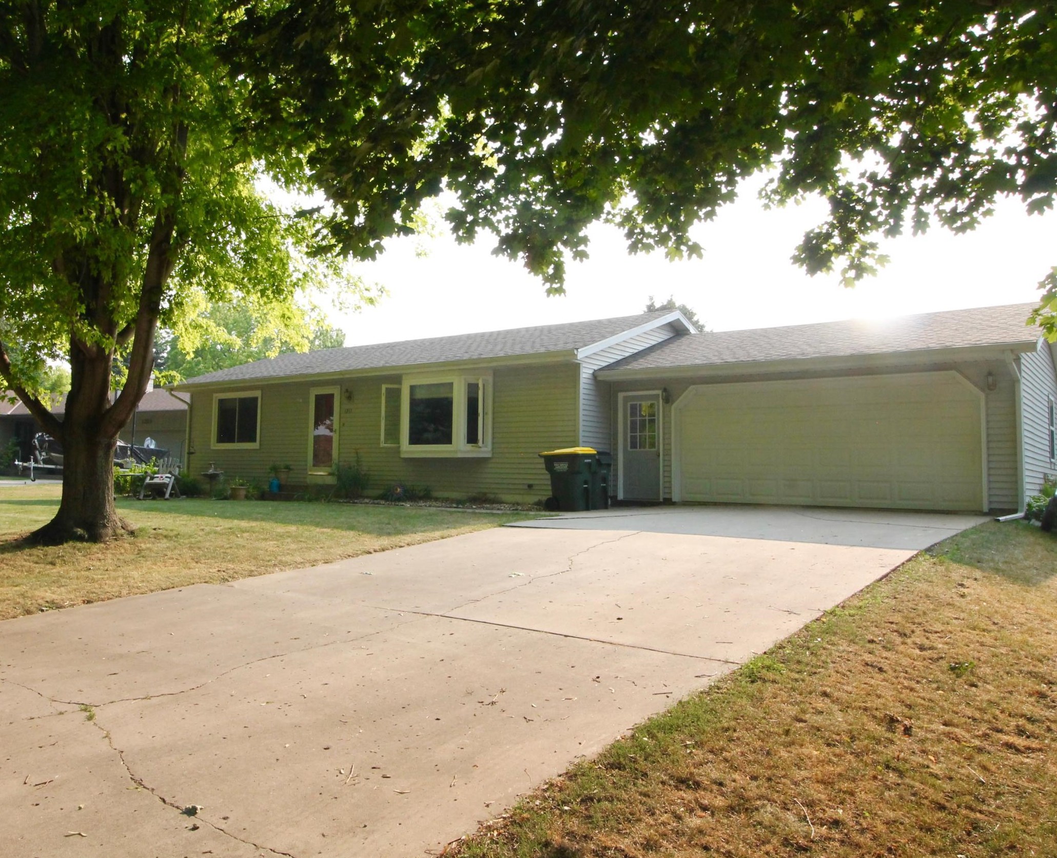 1217 27th St Nw, Willmar, MN 56201