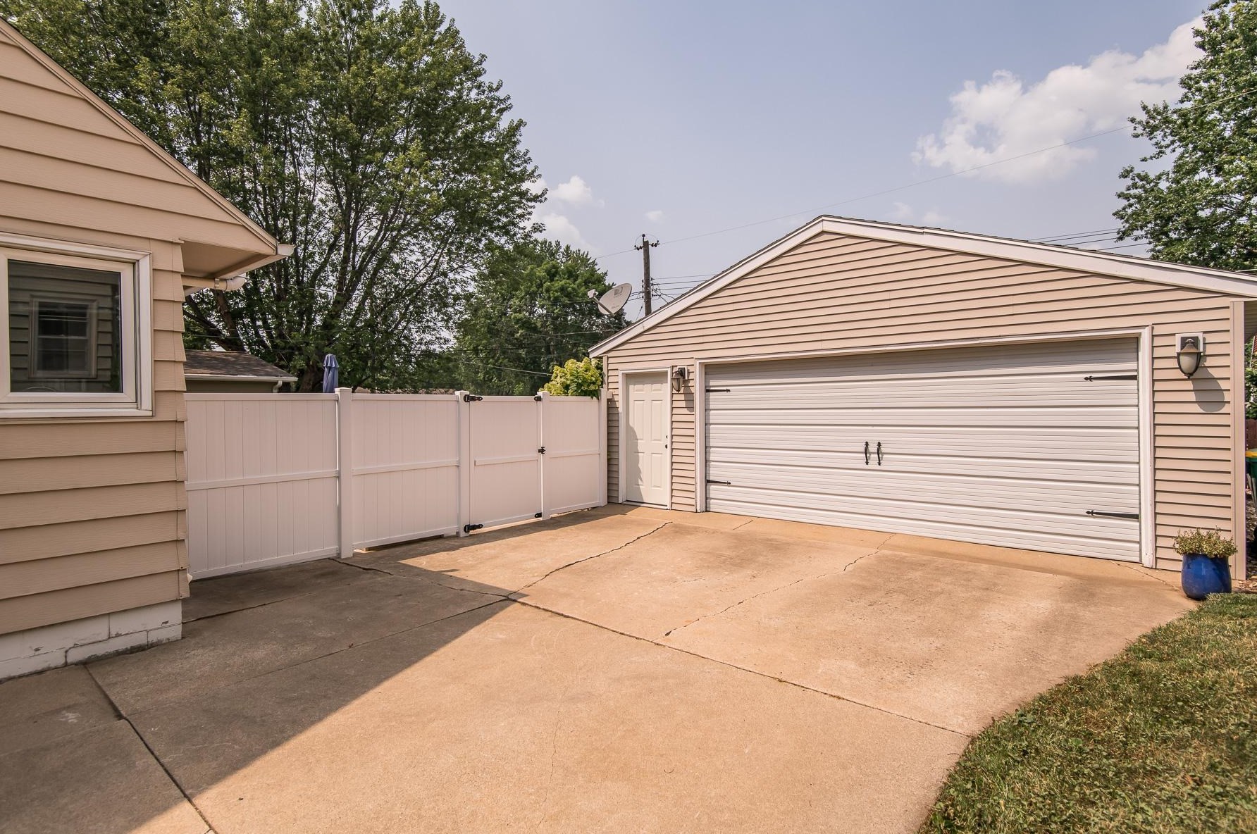 1863 17 1/2 St, Rochester, MN 55901-1615