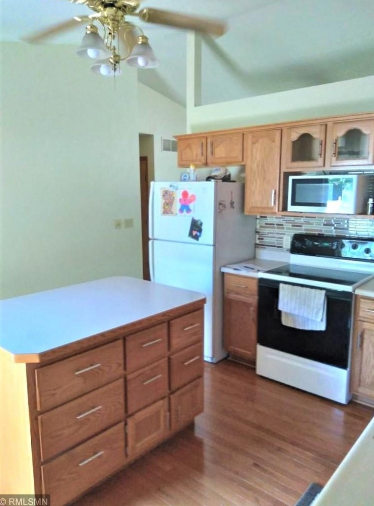 483 8th St, Walters, MN 56097-1400
