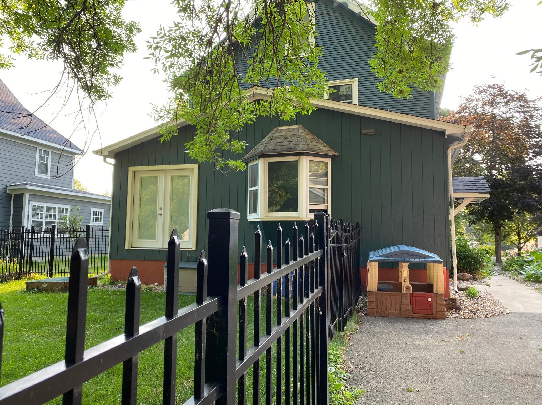 403 Vine Ave, Oakland MN  56007-4453 exterior