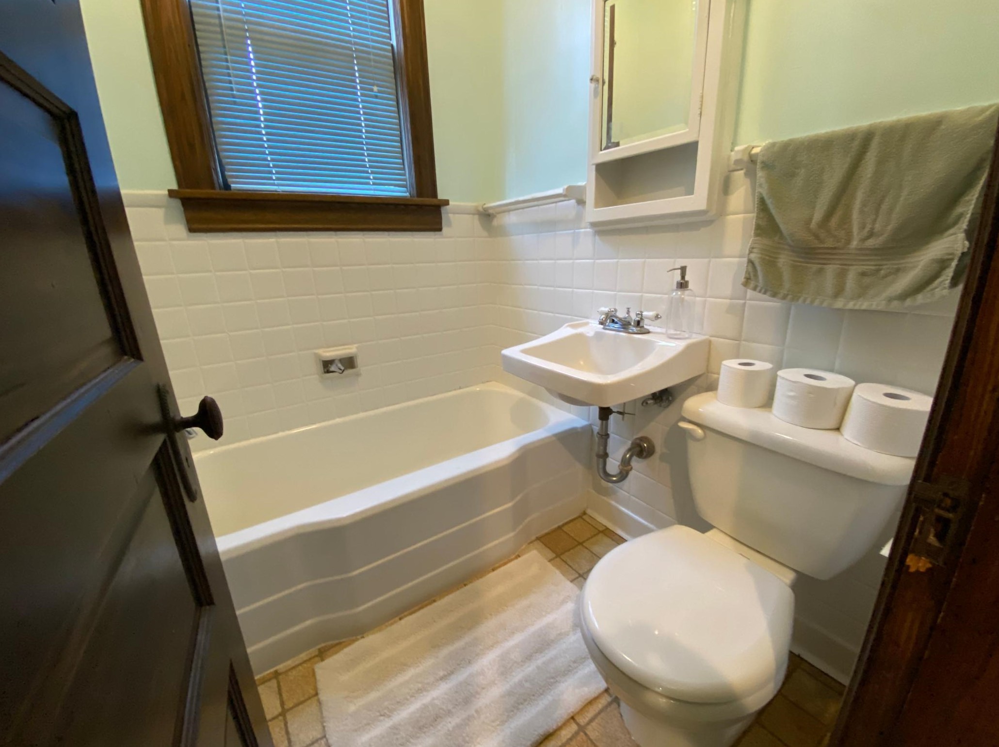 403 Vine Ave, Oakland MN  56007-4453 exterior