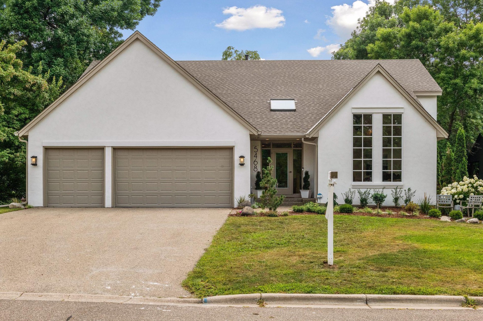 5468 Maple Ridge Ct, Hopkins, MN 55343-9487