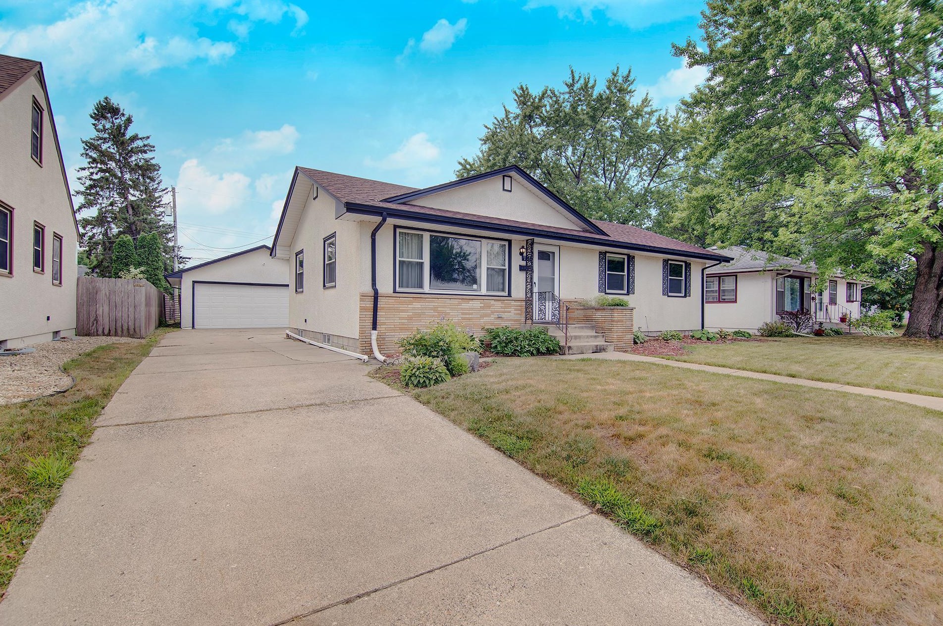 151 Poplar St W, South Saint Paul, MN 55075