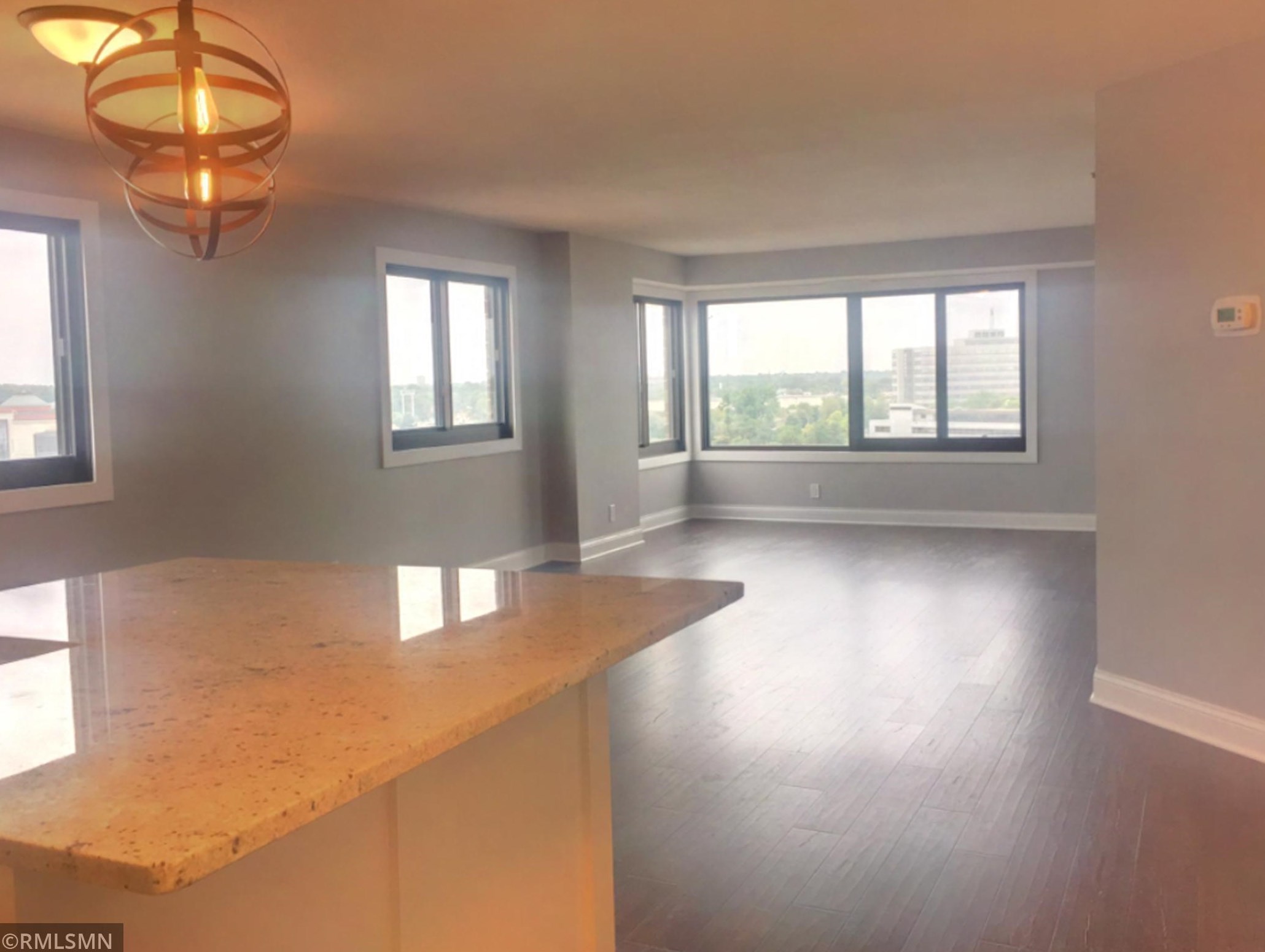 26 10th St W #1502, Saint Paul, MN 55102