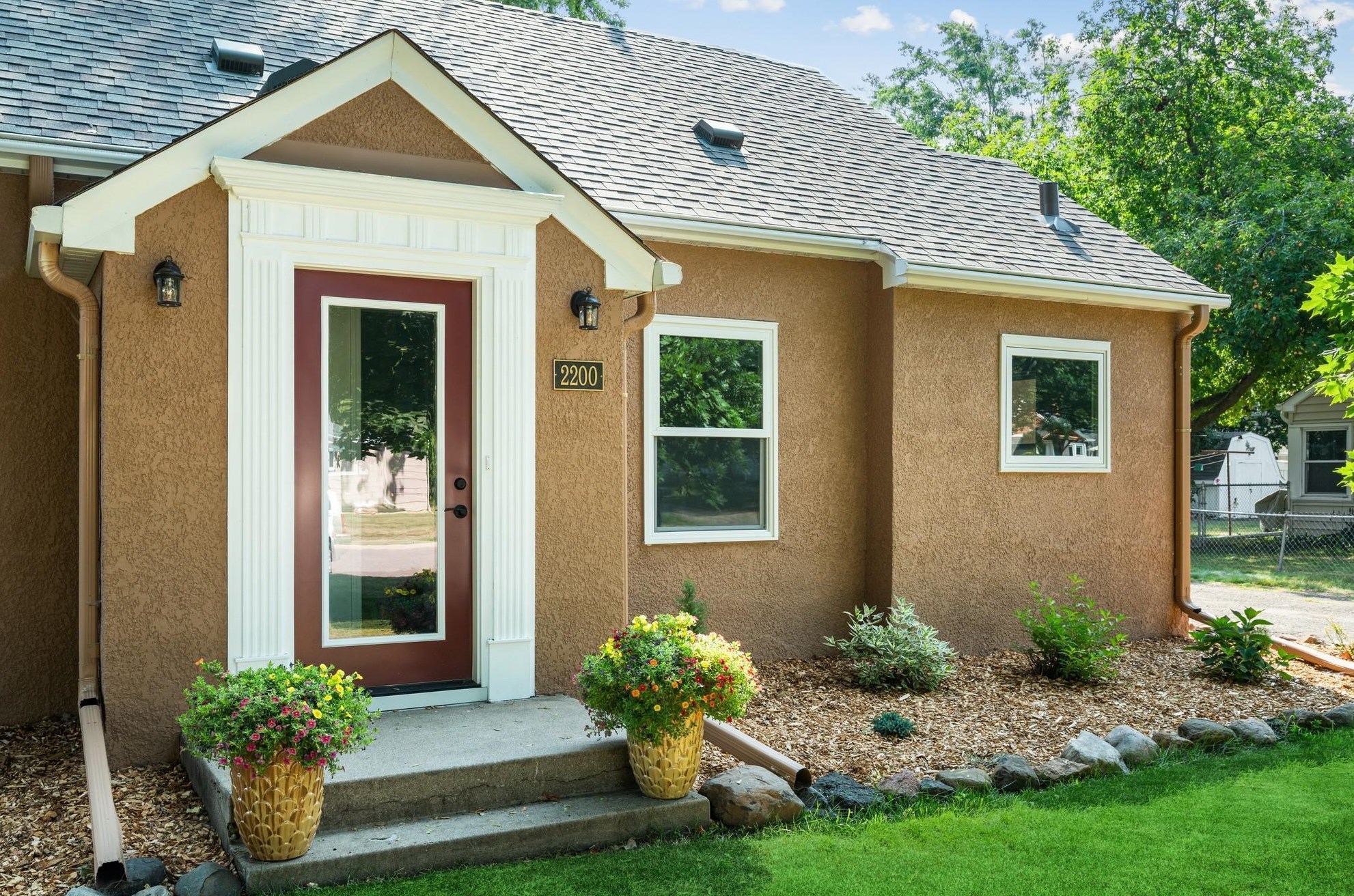 2200 Midlothian Rd, Saint Paul, MN 55113-4016